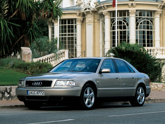 AUDI A8 (D2)