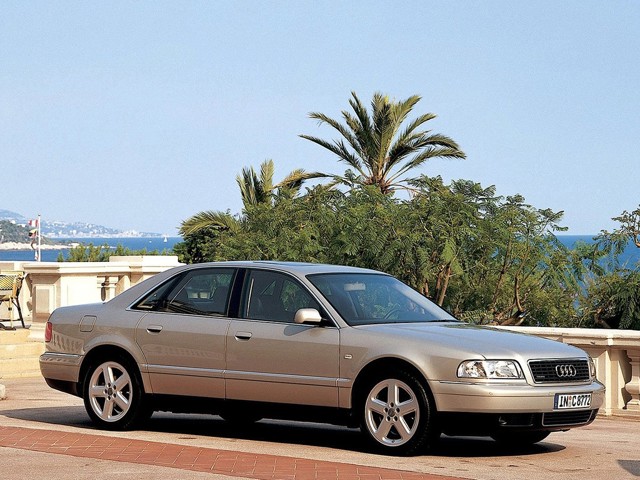 Audi A8 (D2) photo 2