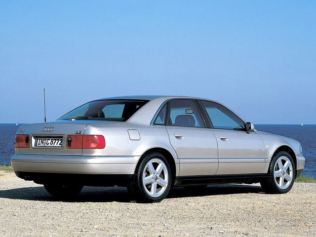 Audi A8 (D2) photo 4