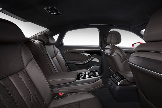 Audi A8 photo 19