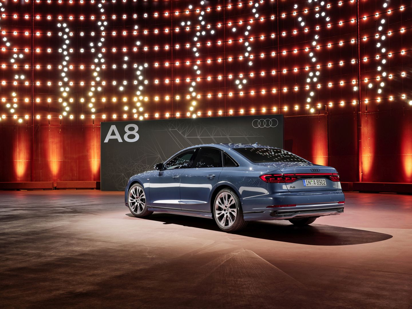 Audi A8 photo 2