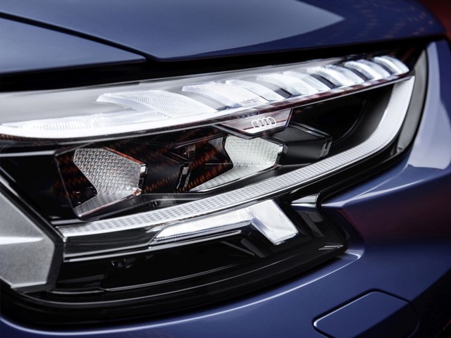 Audi A8 photo 10