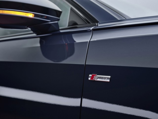 Audi A8 photo 11