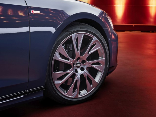 Audi A8 photo 12