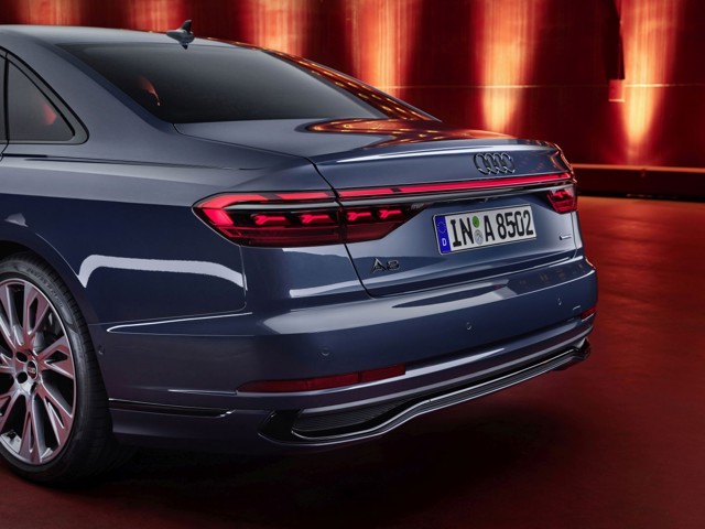 Audi A8 photo 13