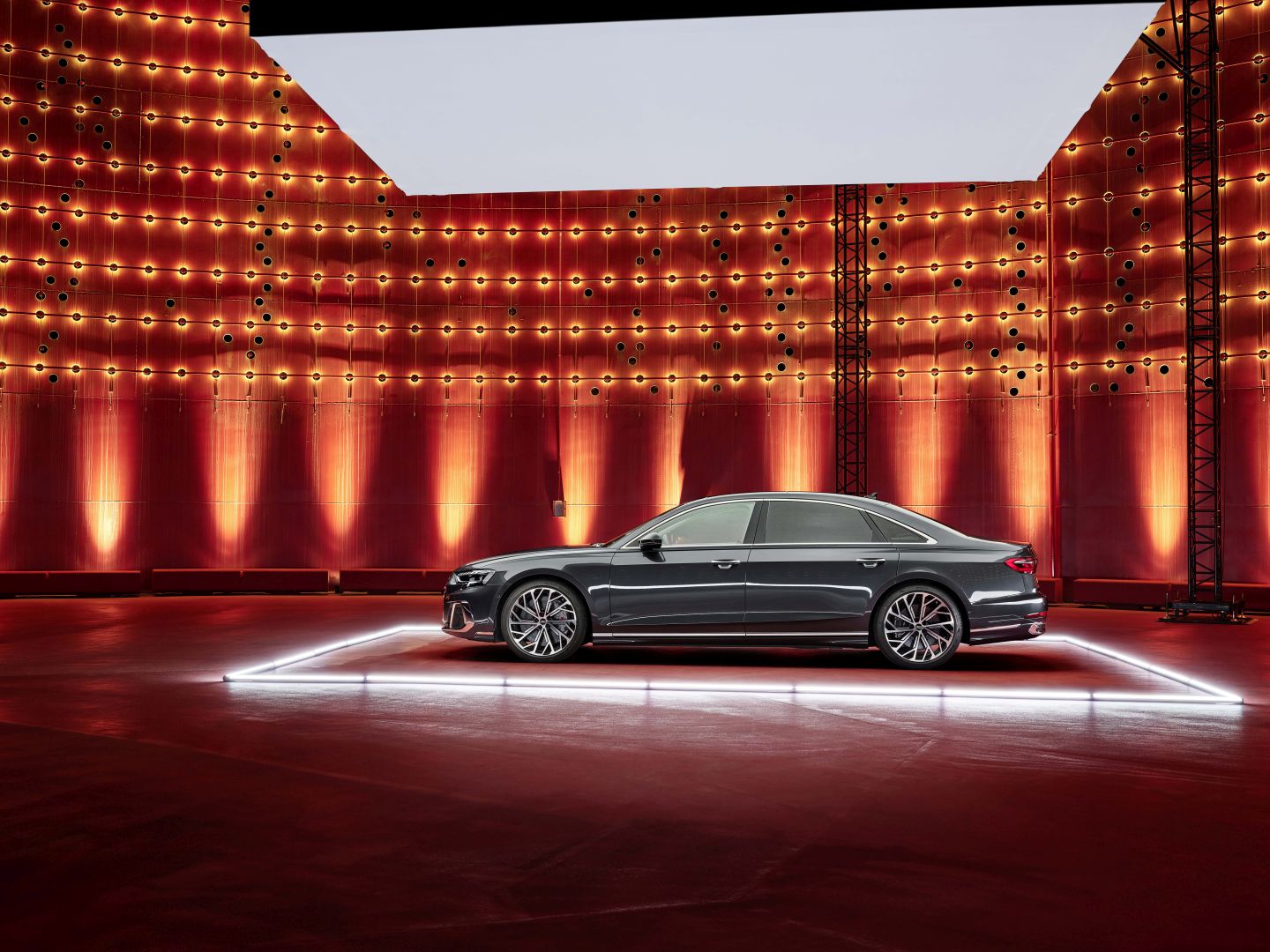 Audi A8 photo 17