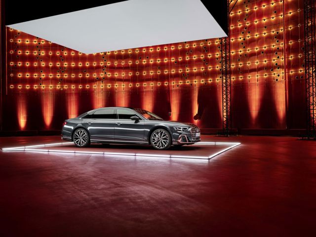 Audi A8 photo 19