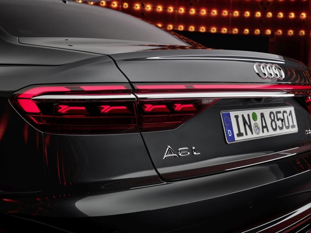 Audi A8 photo 22