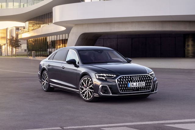 Audi A8 photo 27