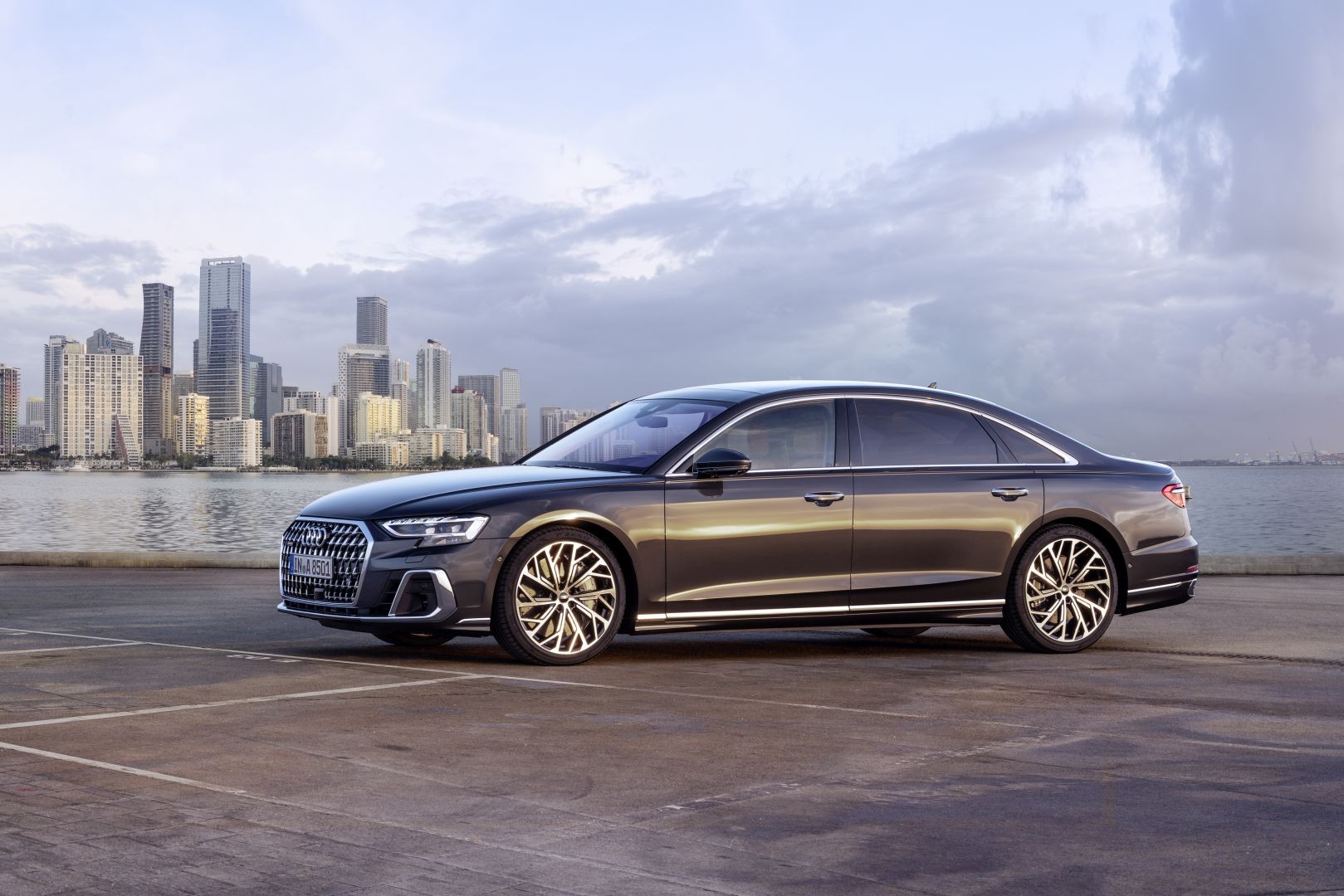 Audi A8 photo 28