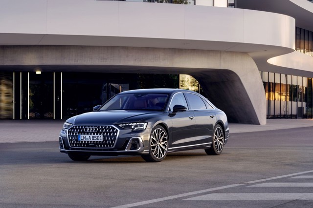 Audi A8 photo 29