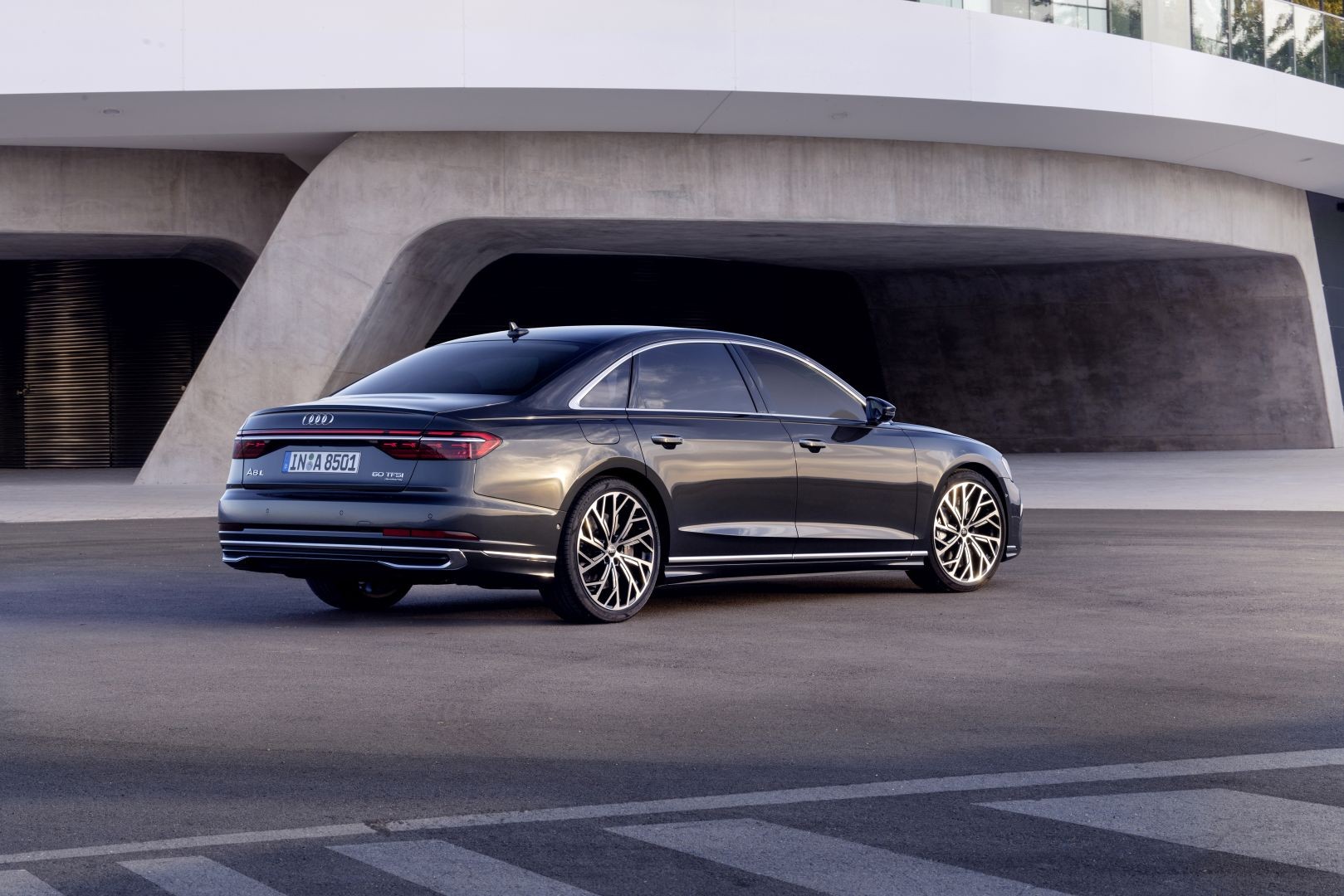 Audi A8 photo 30