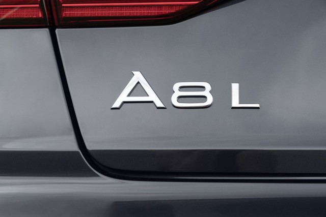 Audi A8 photo 32