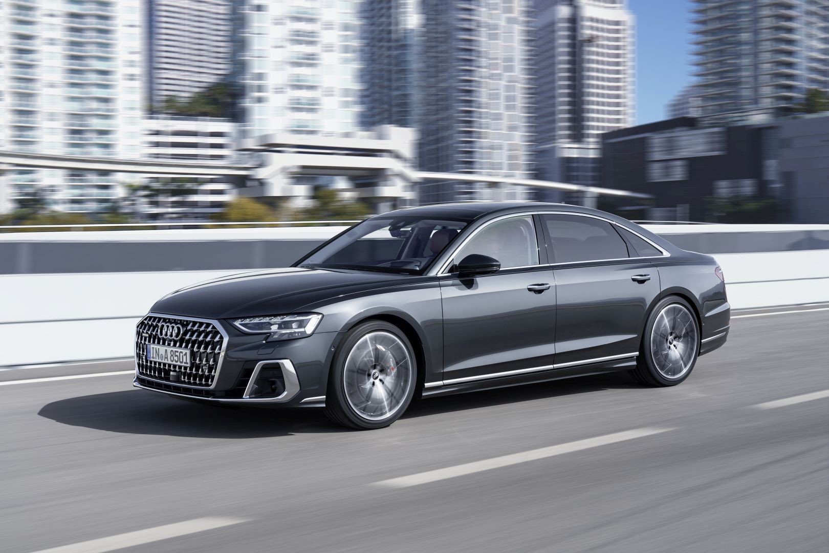 Audi A8 photo 36