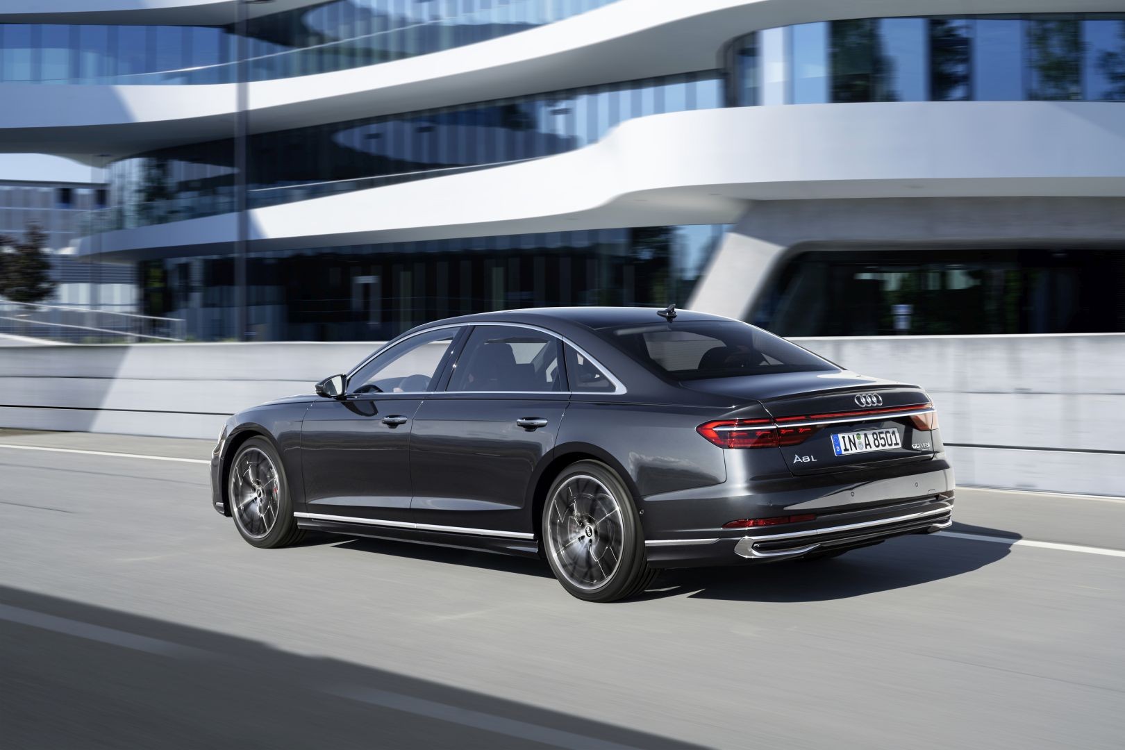 Audi A8 photo 37
