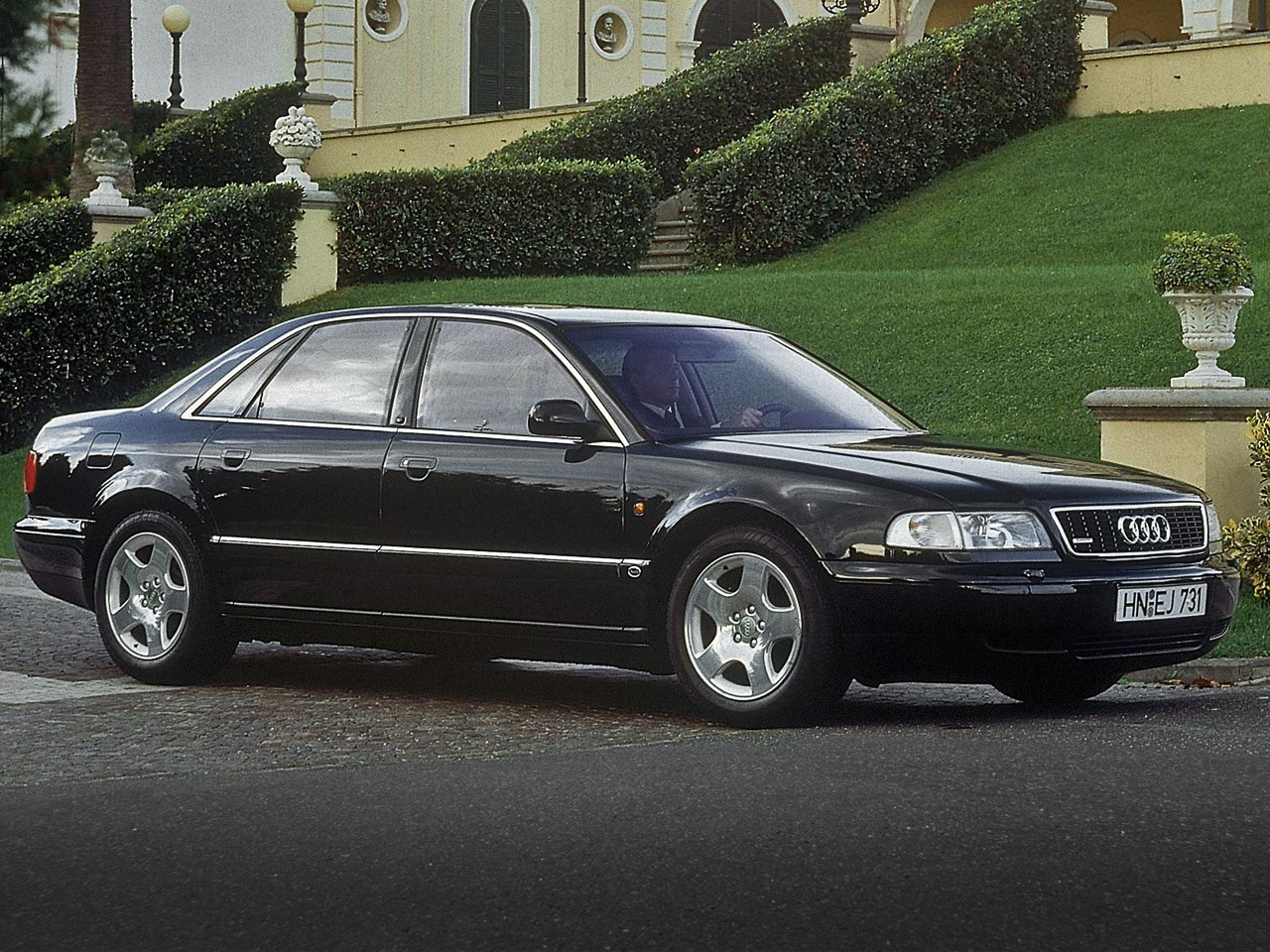 Audi A8 photo 17