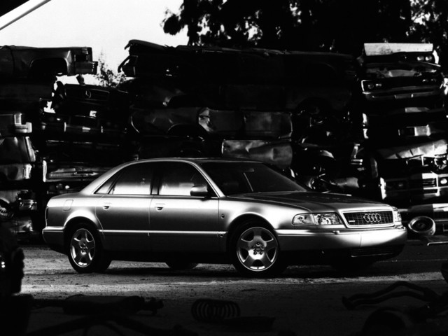 Audi A8 photo 19