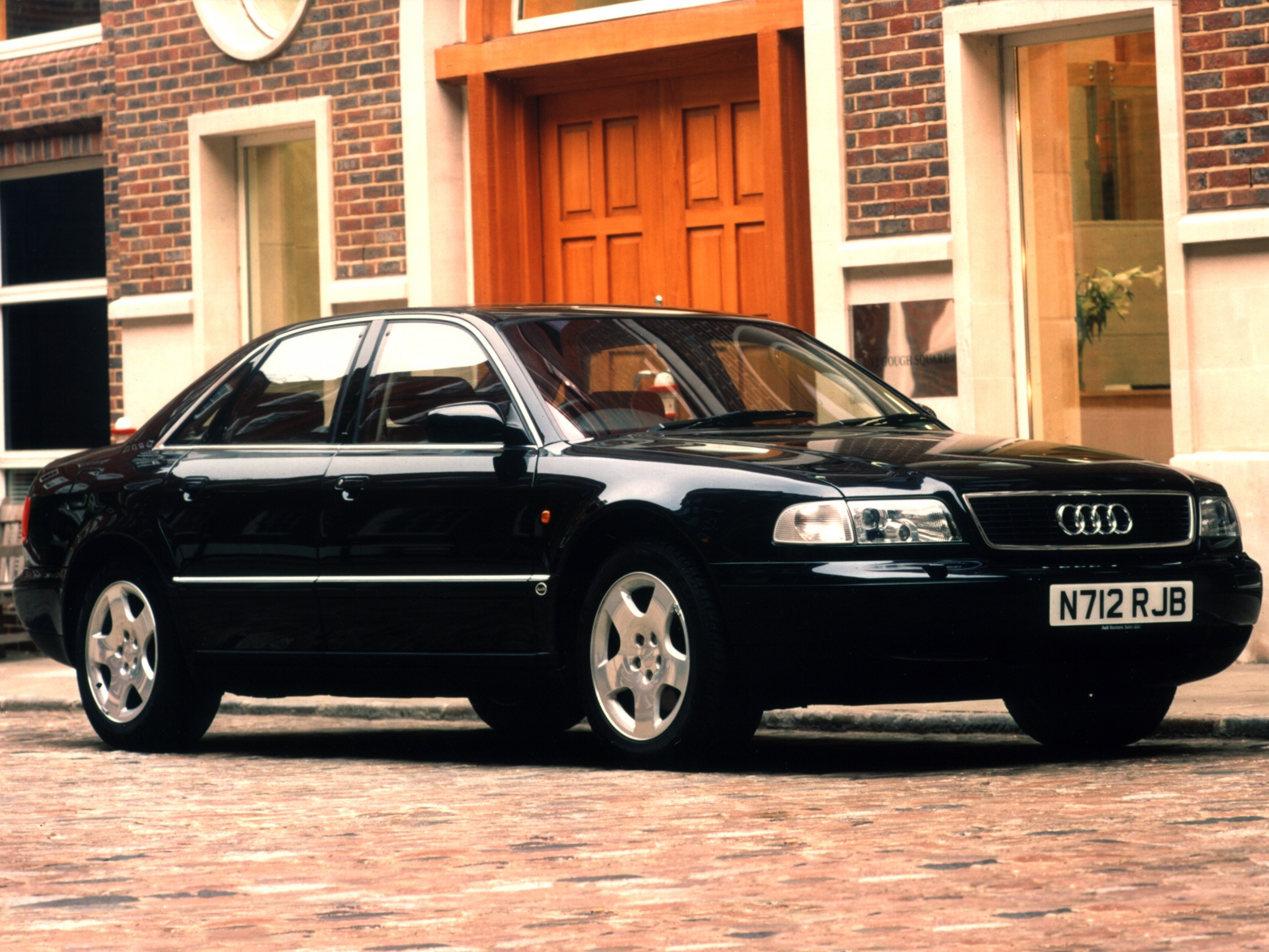 Audi A8 photo 22