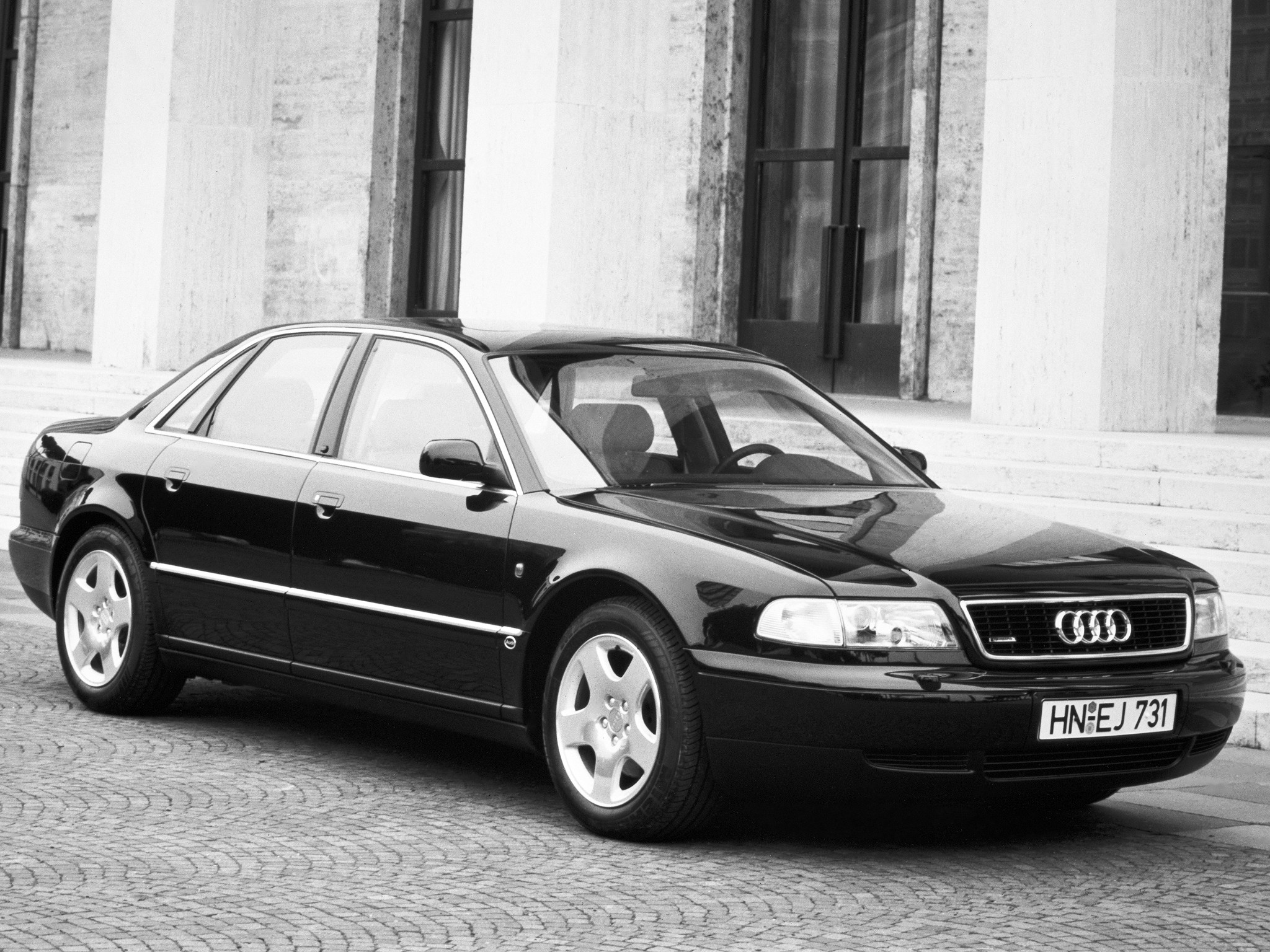 Audi A8 photo 24