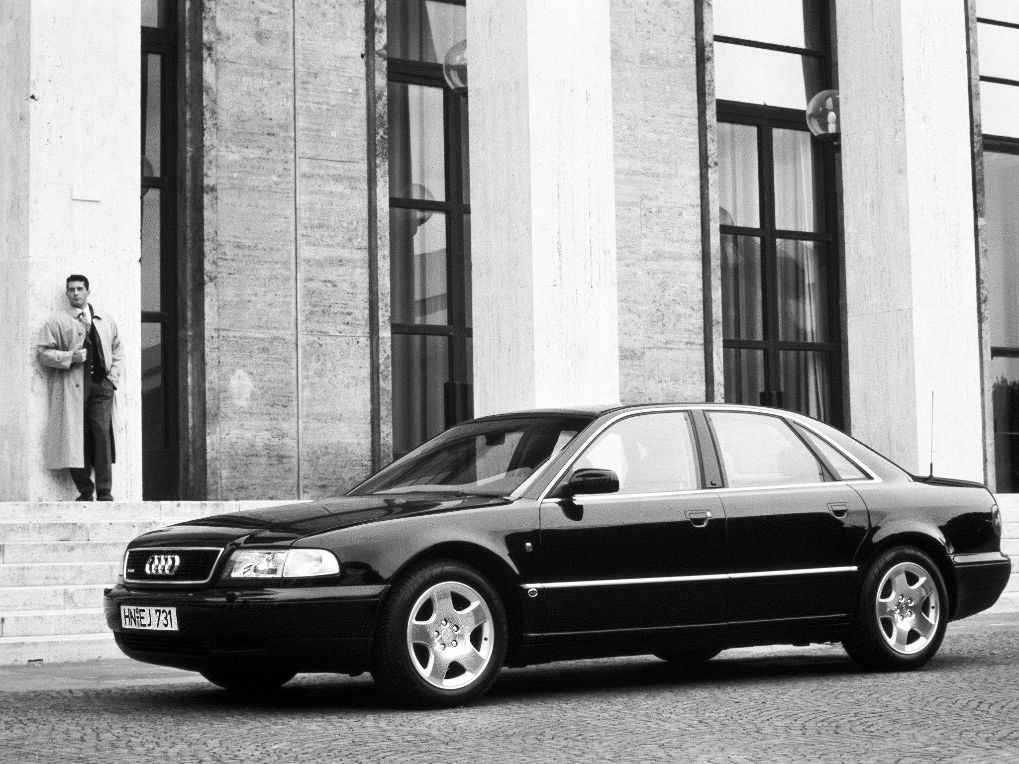 Audi A8 photo 25