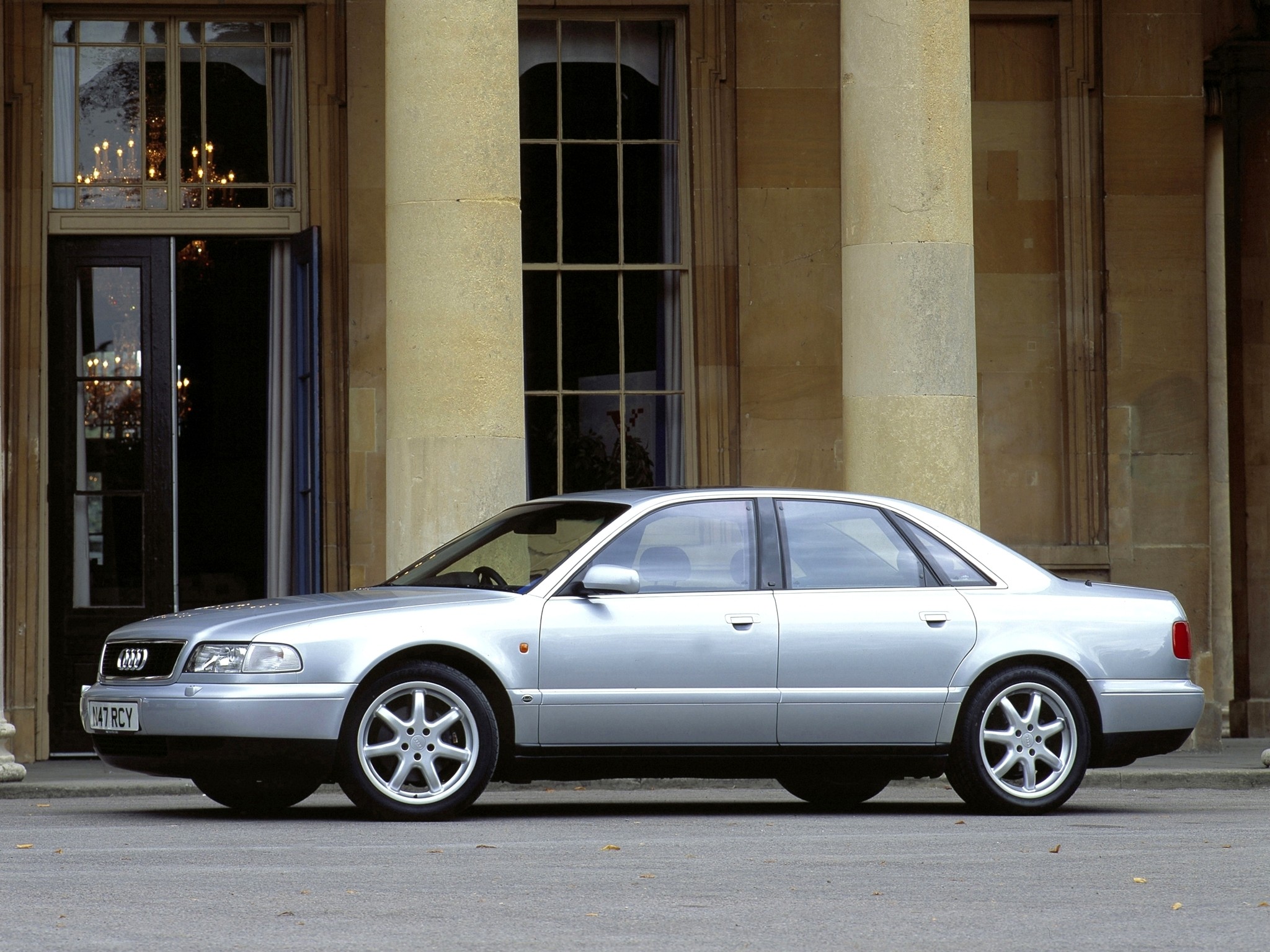 Audi A8 photo 27