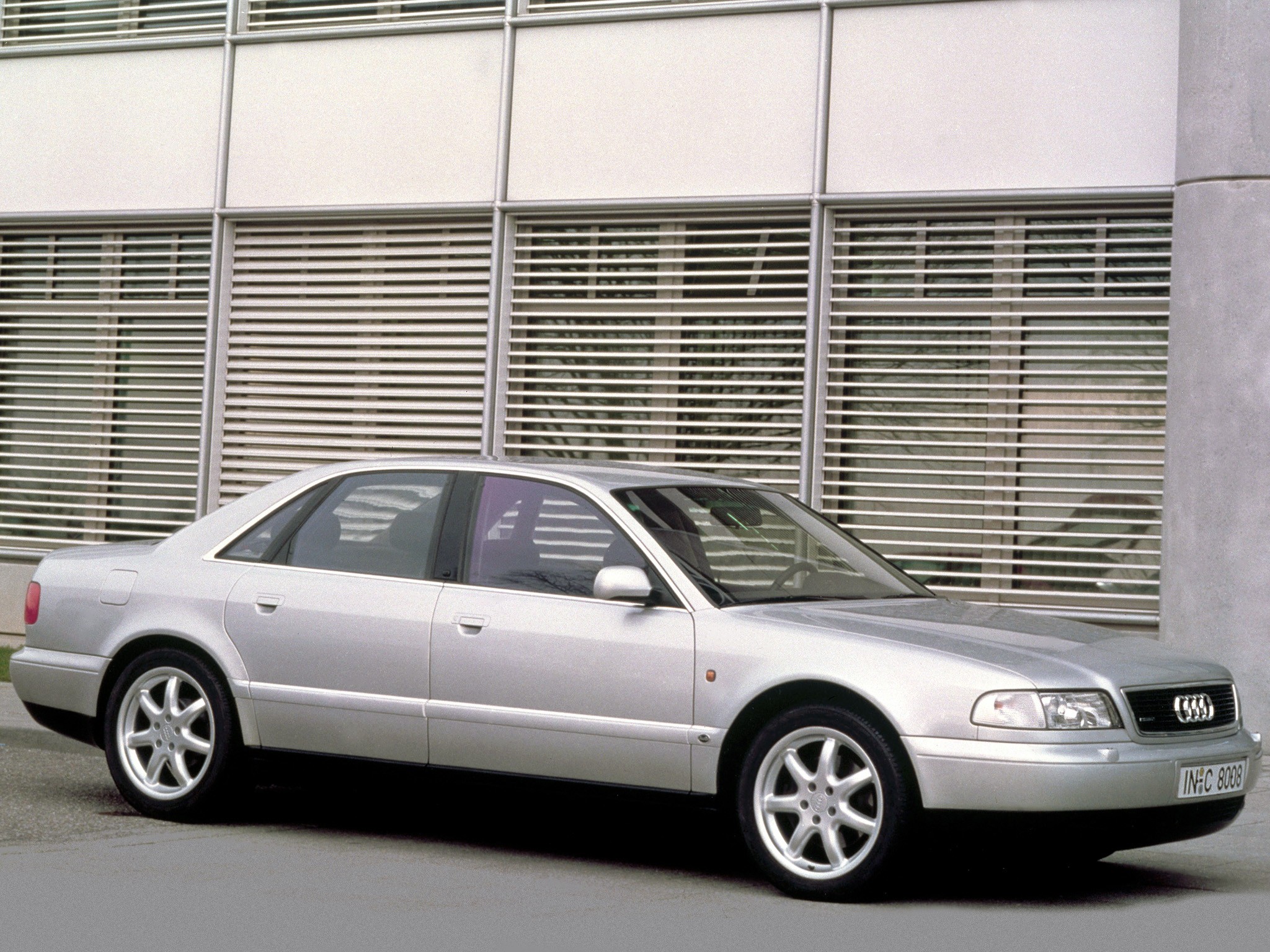 Audi A8 photo 28
