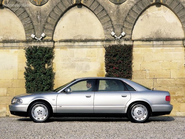 Audi A8 photo 3