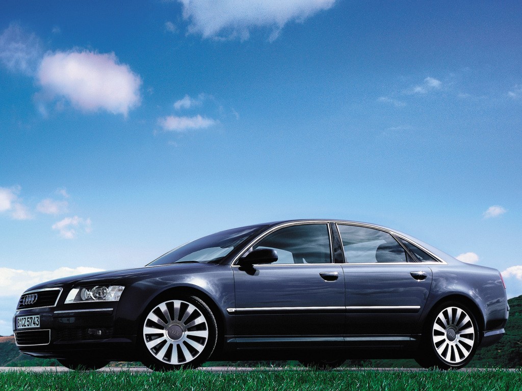Audi A8 photo 19