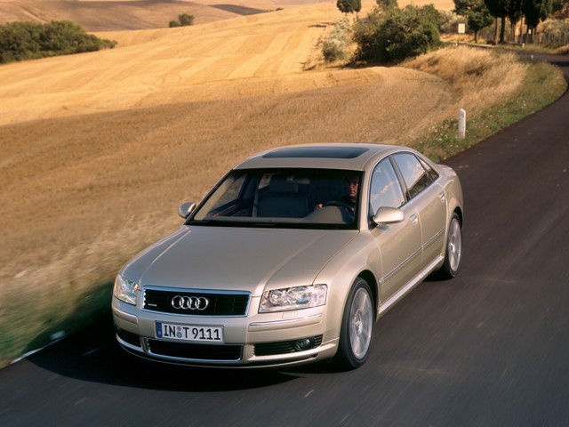 Audi A8 photo 21