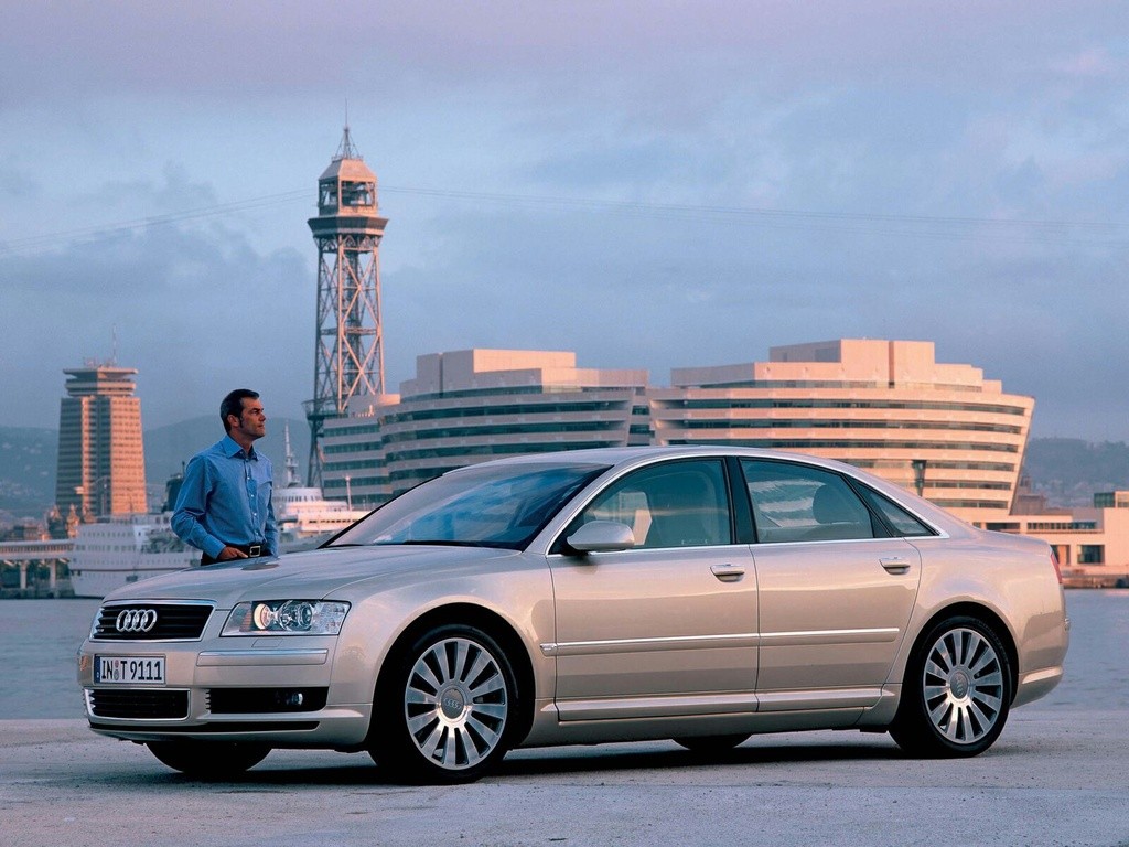 Audi A8 photo 23