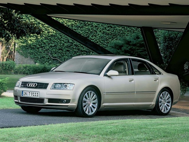 Audi A8 photo 24