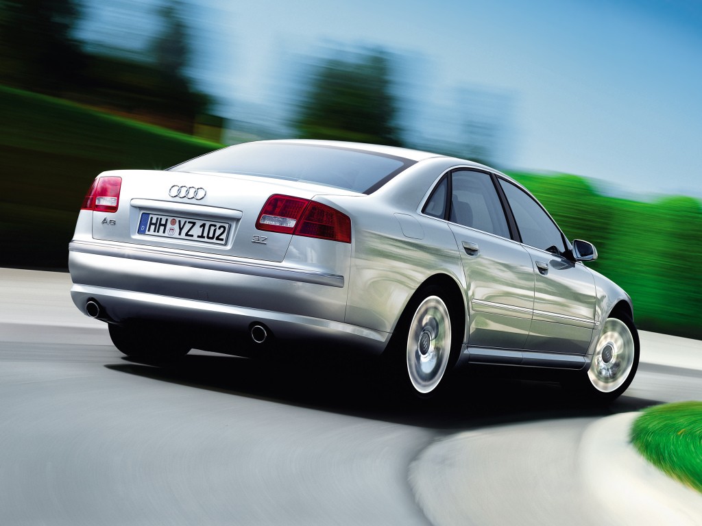 Audi A8 photo 25