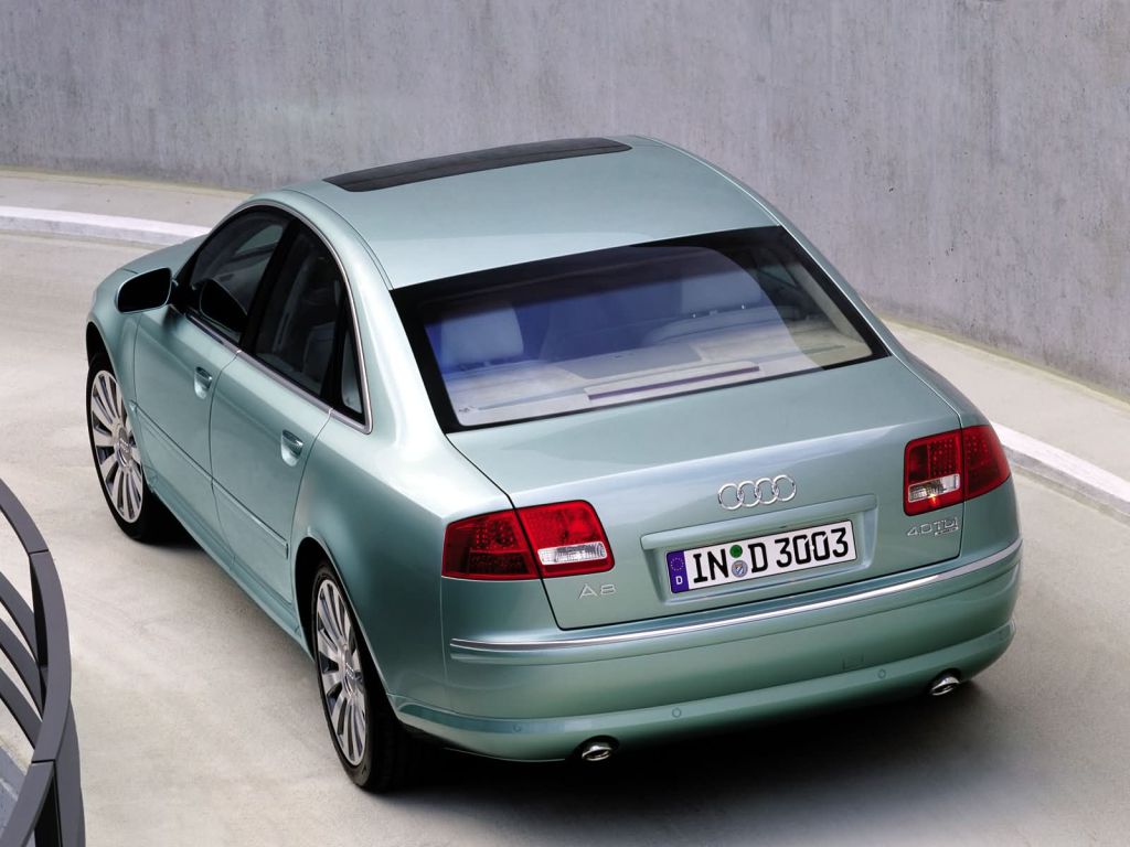 Audi A8 photo 28