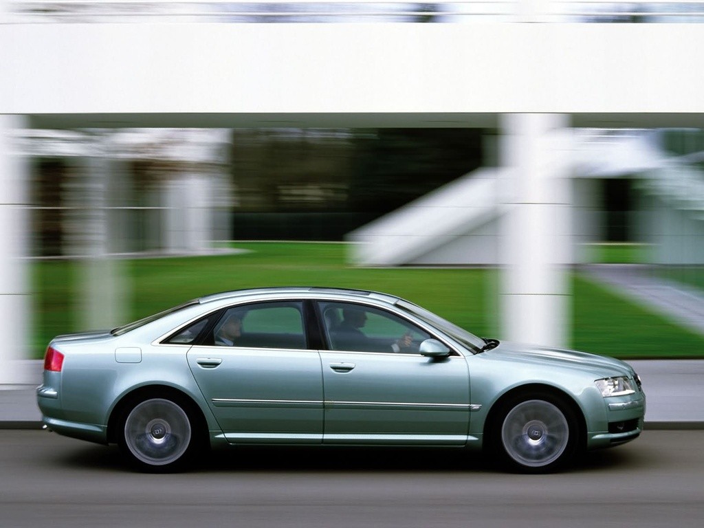 Audi A8 photo 29