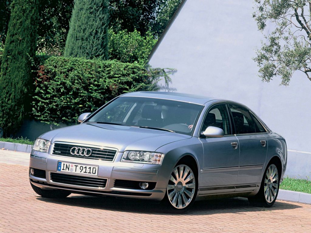 Audi A8 photo 30
