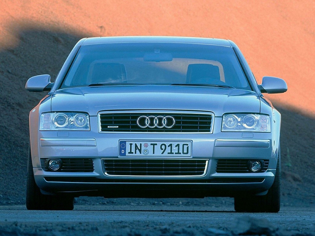 Audi A8 photo 31