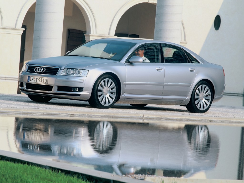 Audi A8 photo 36