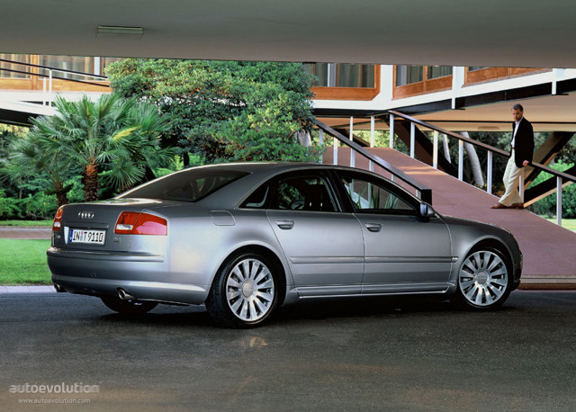 Audi A8 photo 11