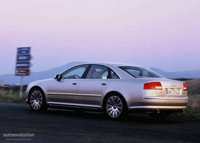Audi A8 photo 12