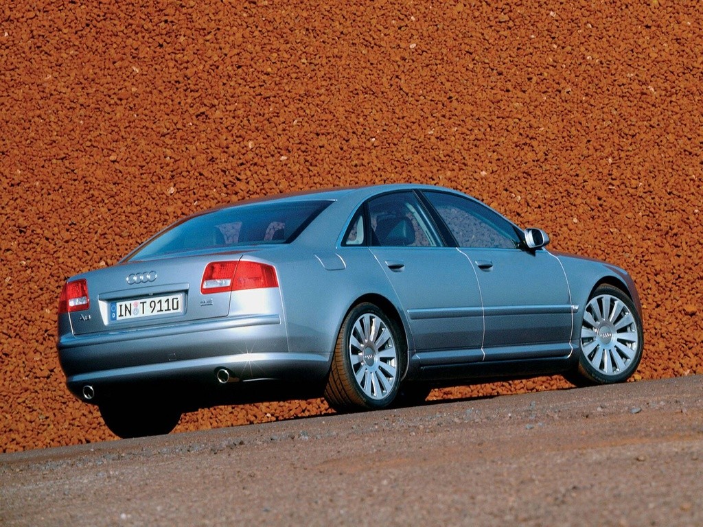 Audi A8 photo 11