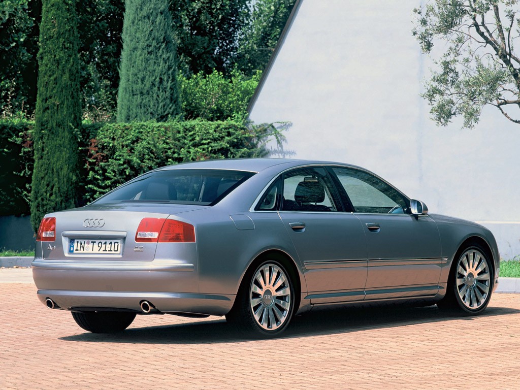 Audi A8 photo 12