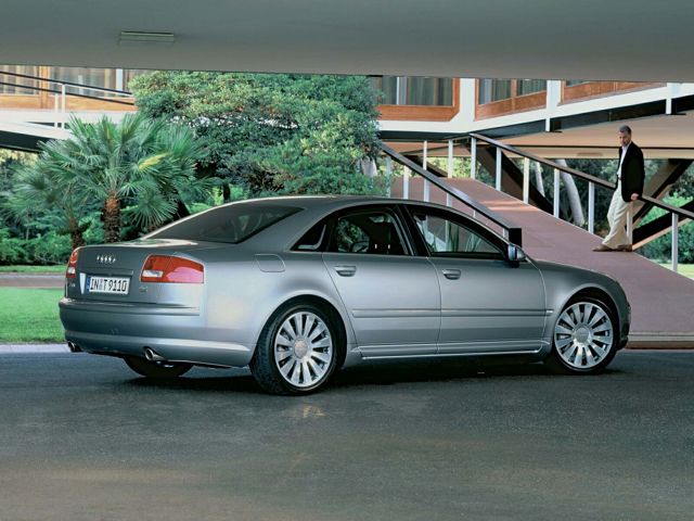 Audi A8 photo 13