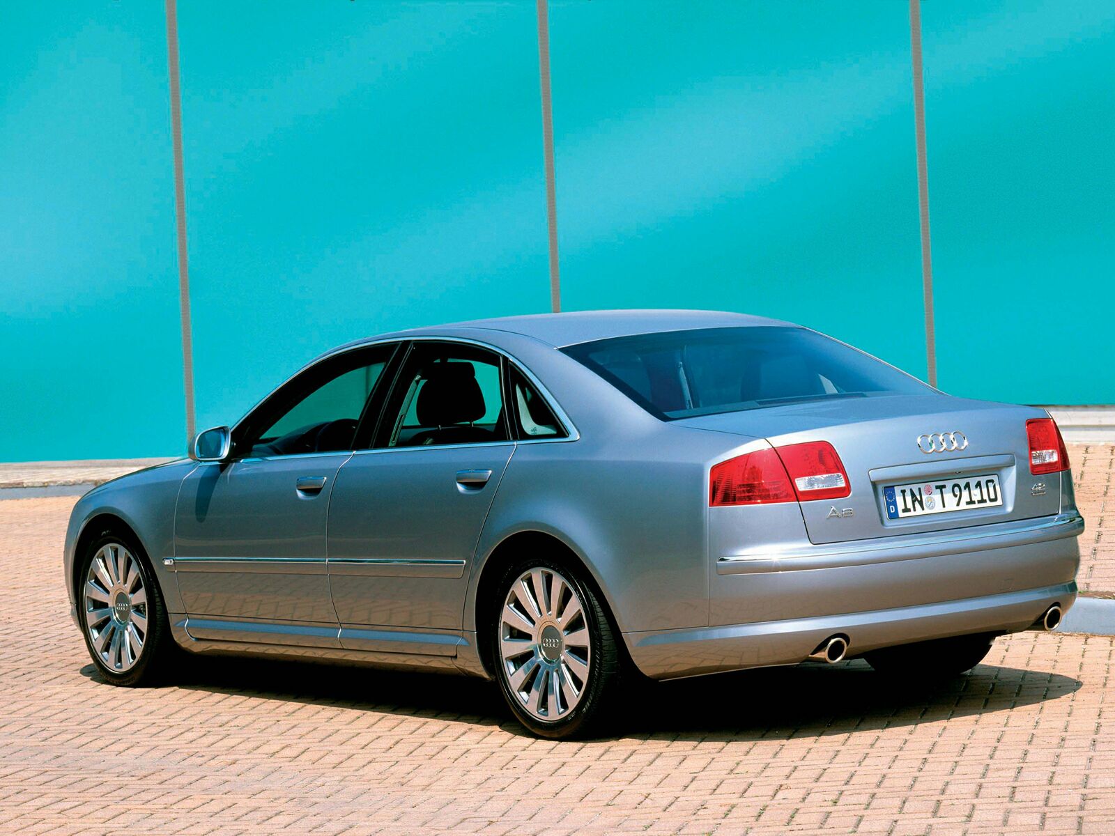 Audi A8 photo 16
