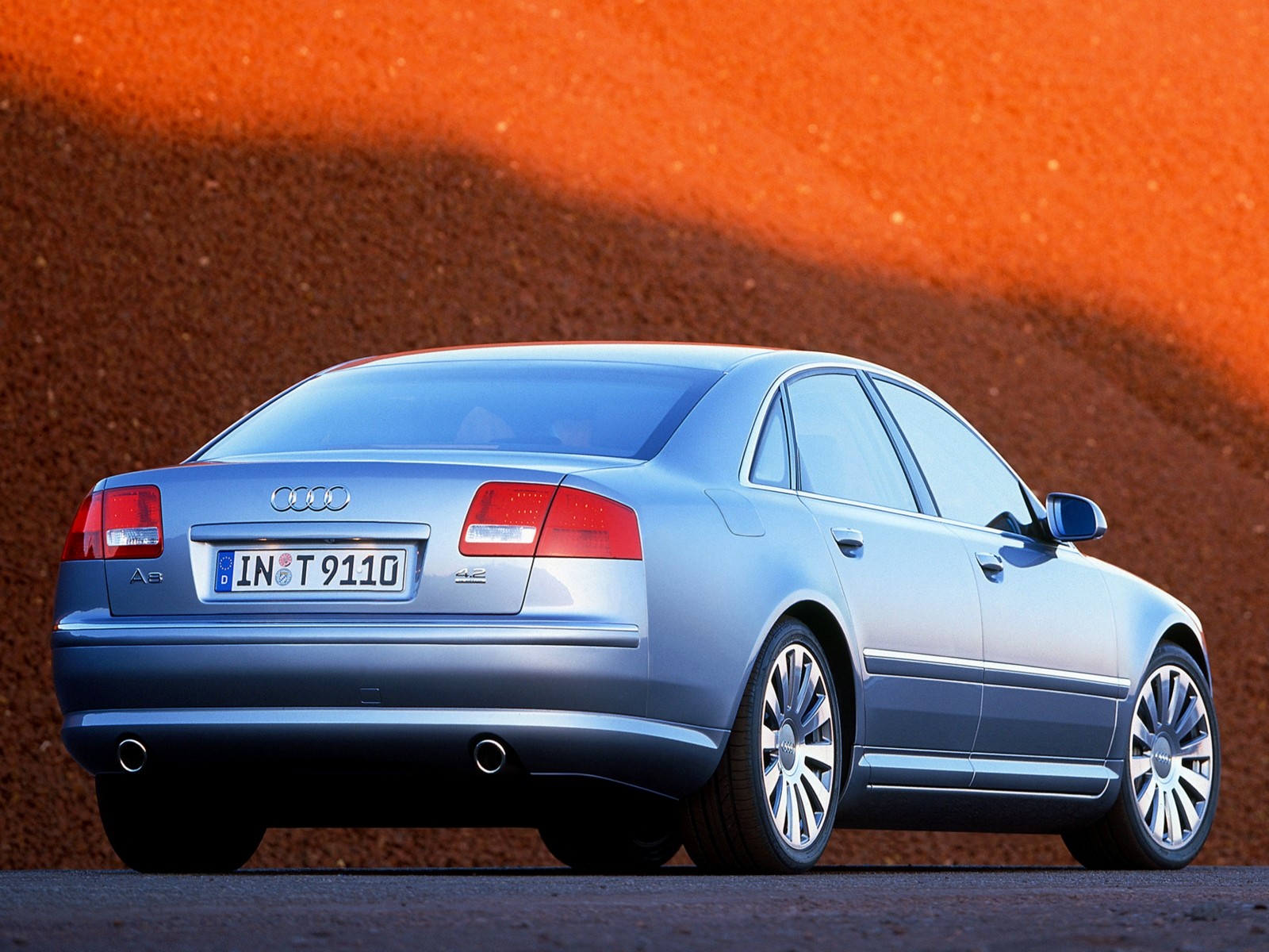 Audi A8 photo 17