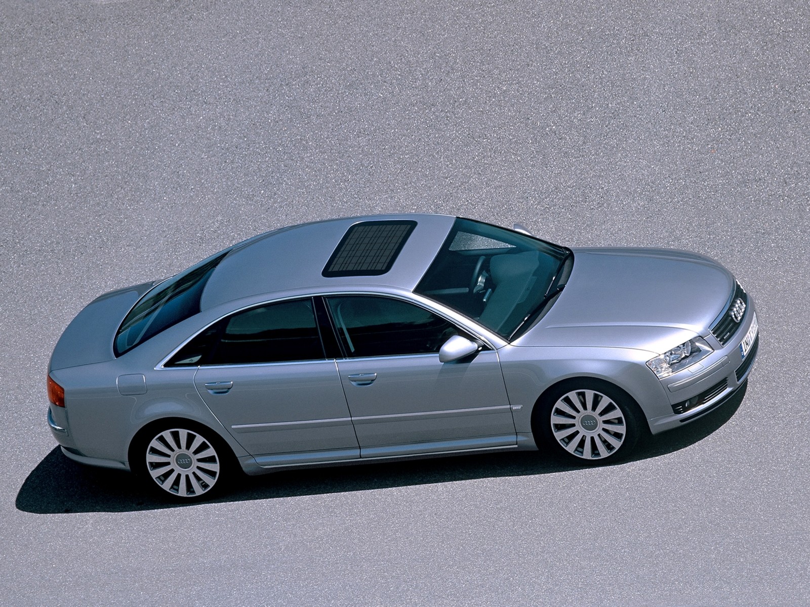 Audi A8 photo 19