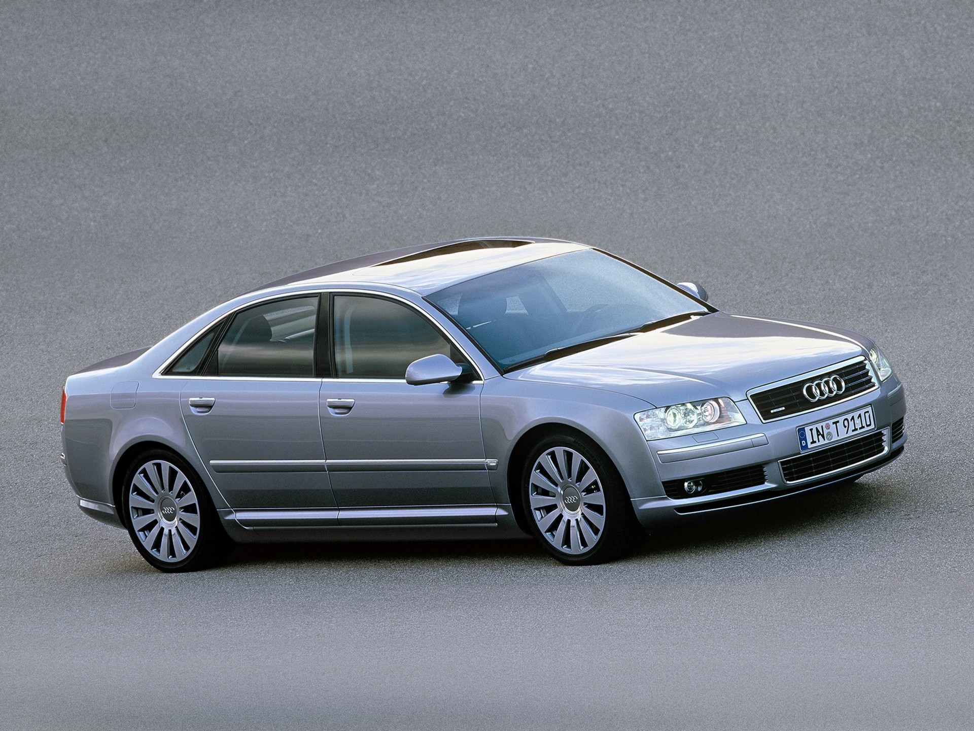 Audi A8 photo 20