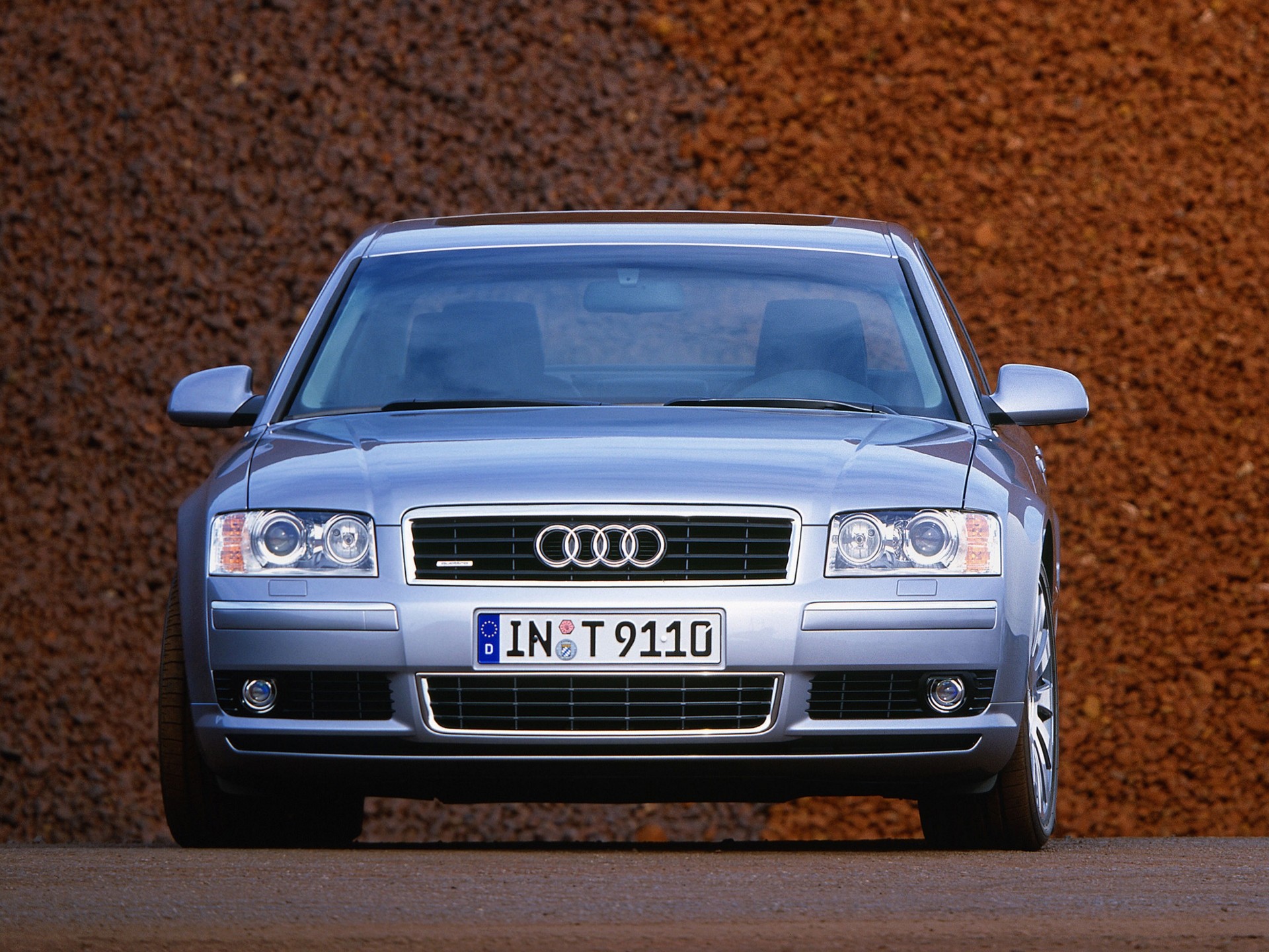 Audi A8 photo 21