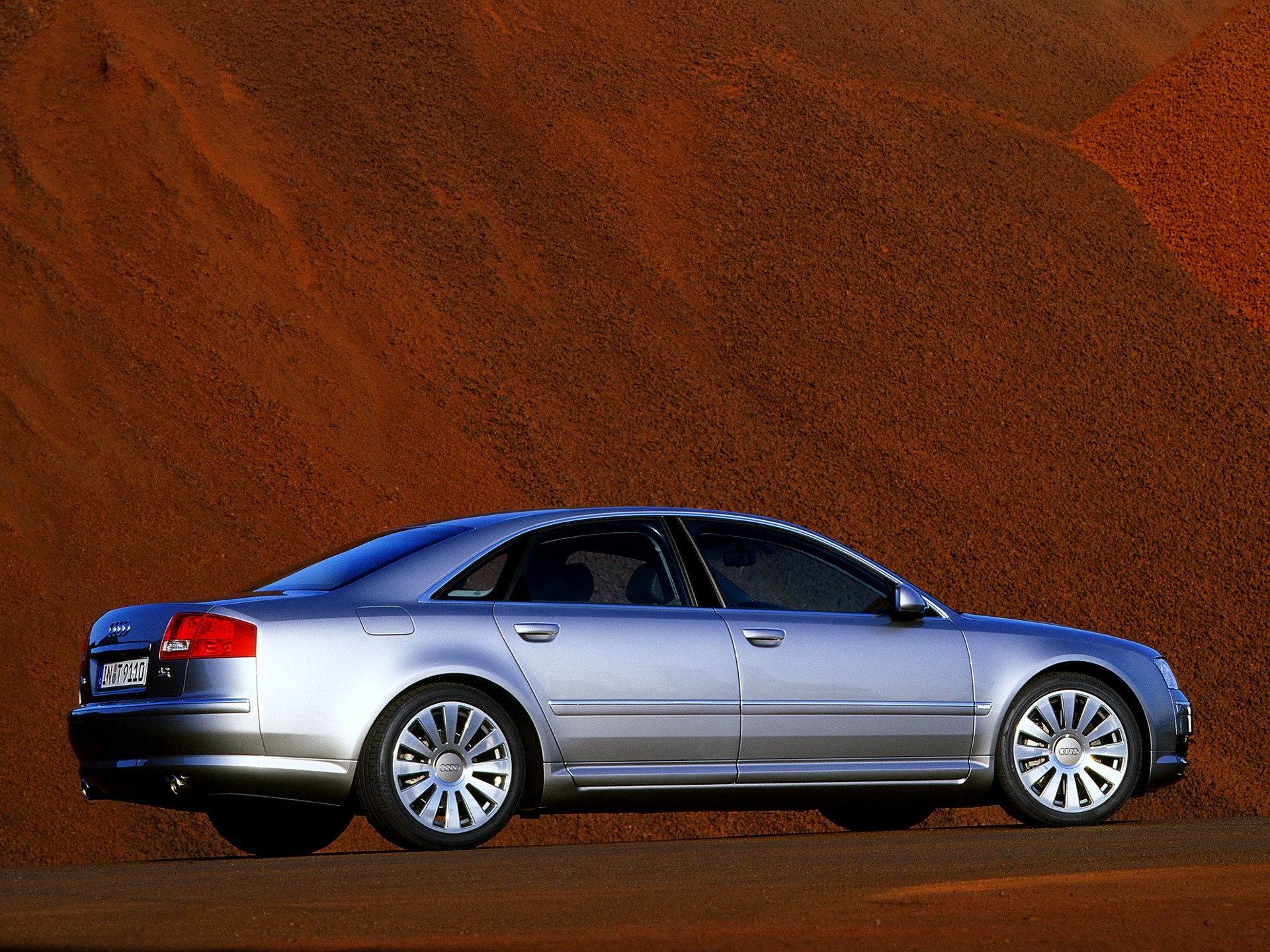Audi A8 photo 22
