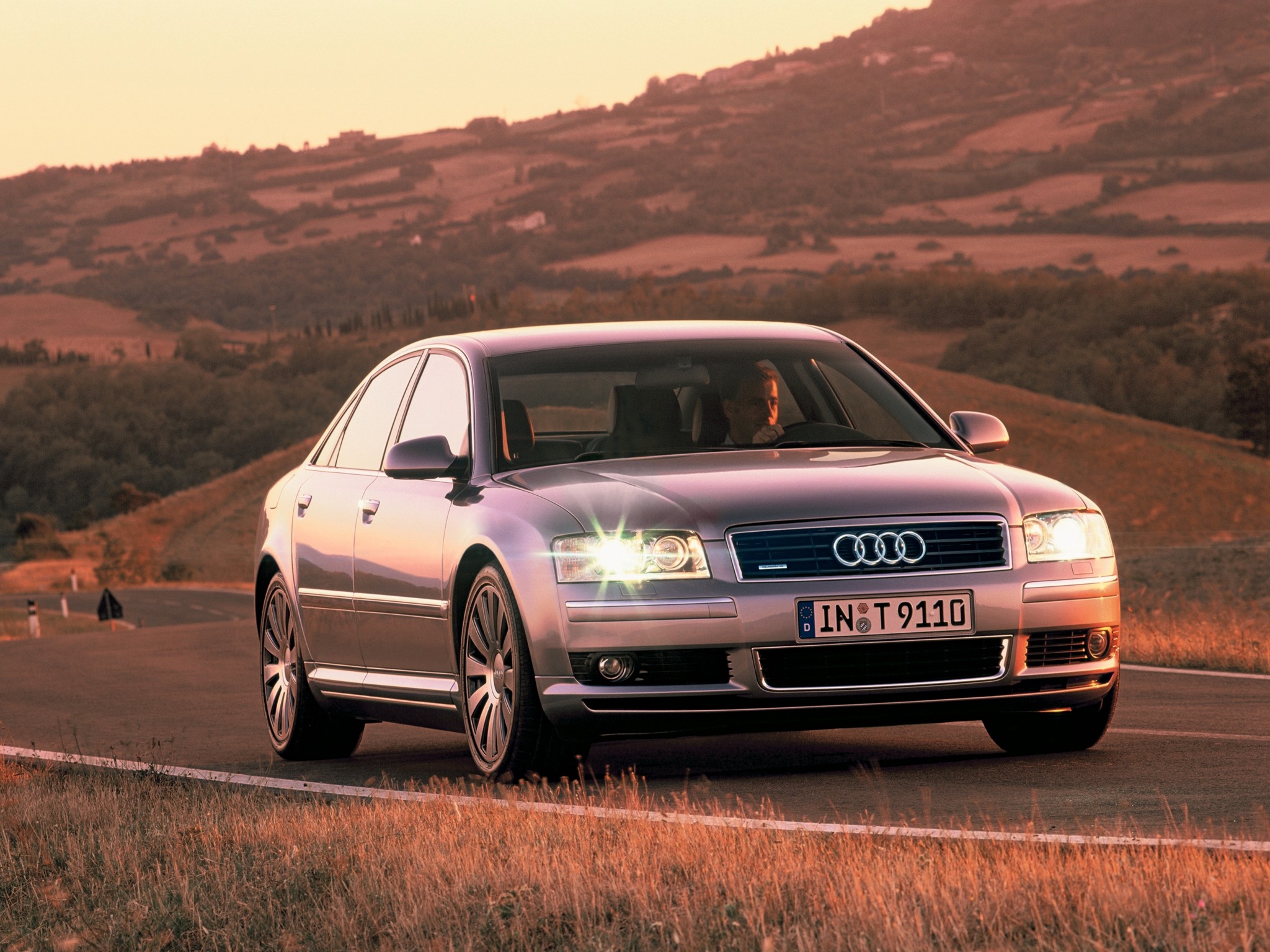 Audi A8 photo 26