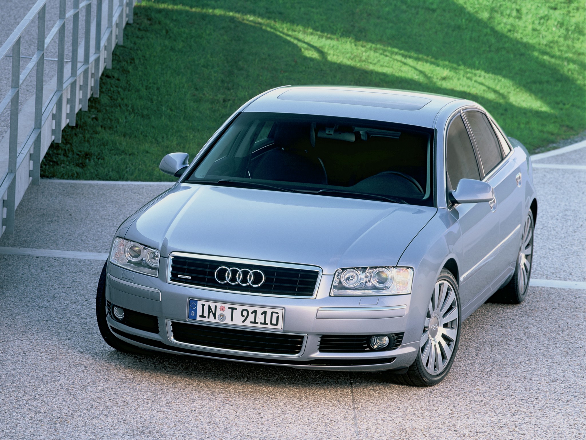 Audi A8 photo 27